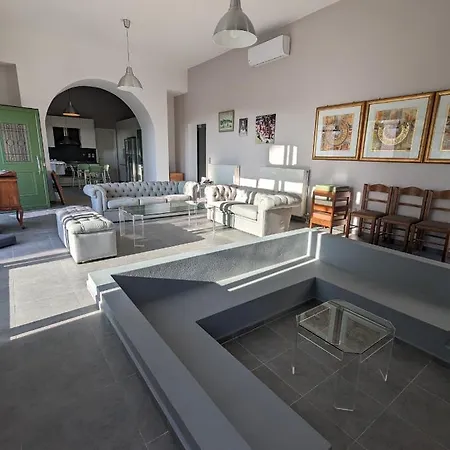 Moschatella House - 3 Double Ensuites Holiday home Kardhakata