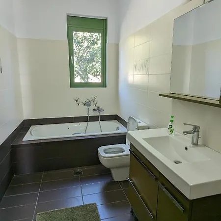Moschatella House - 3 Double Ensuites
