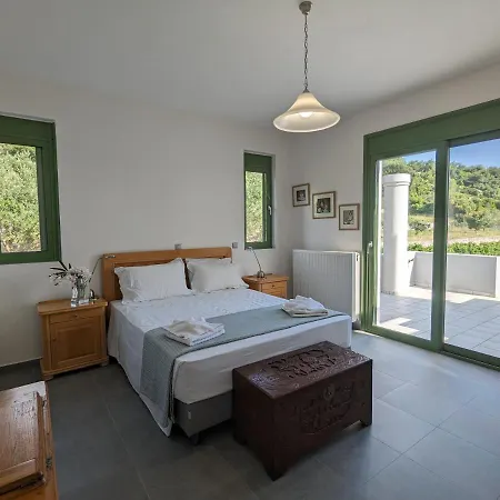 Moschatella House - 3 Double Ensuites Holiday home Kardhakata